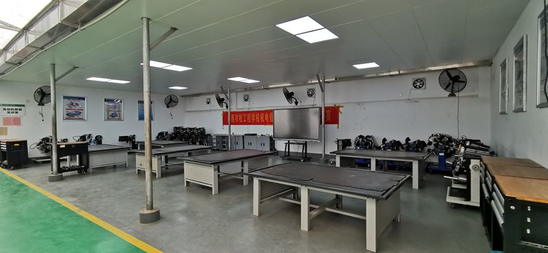 汽车发动机拆装实训室.jpg